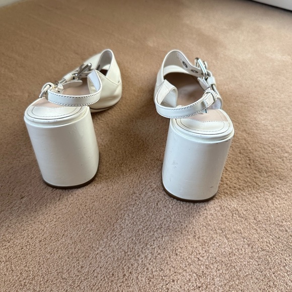 PRADA white patent point toe Mary Janes sz 37.5. TIMELESS!! - Picture 4 of 8